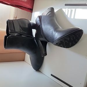 Anne Klein black leather 3 inch heel ankle boots 7M